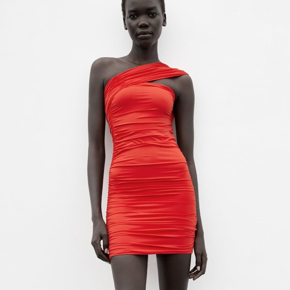 Gathered fitted dress